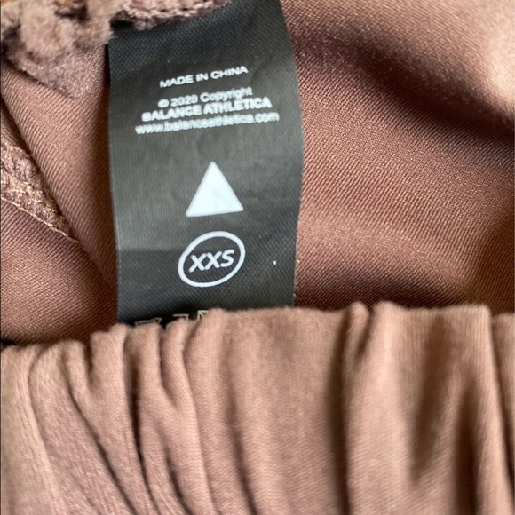 ❗️SOLD❗️Balance Athletica Outlander Crew - Picture 4 of 12